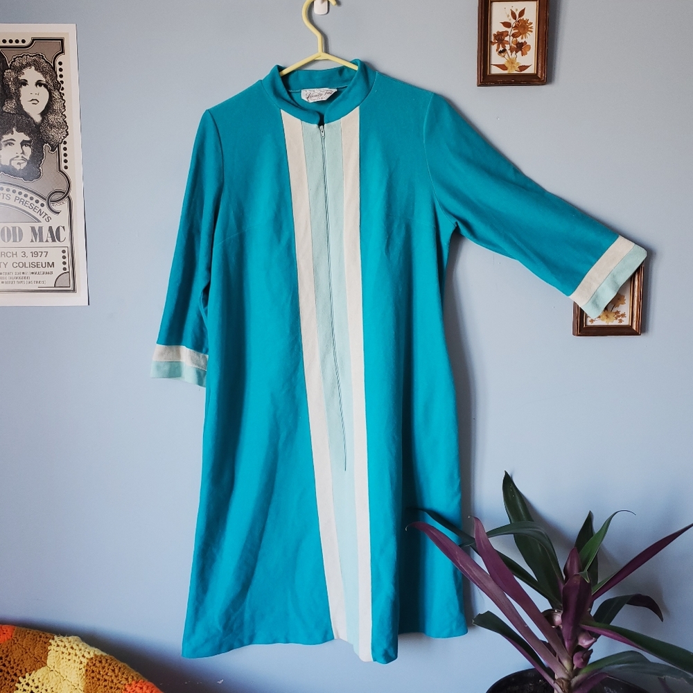 Amazing vintage 1970s Vanity Fair velour night gown